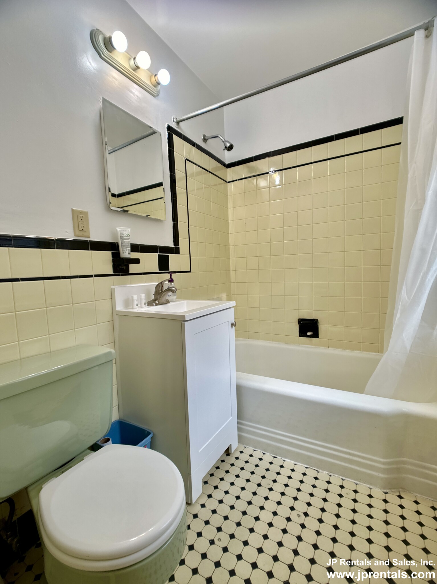 4 Dunning Way, Jamaica Plain