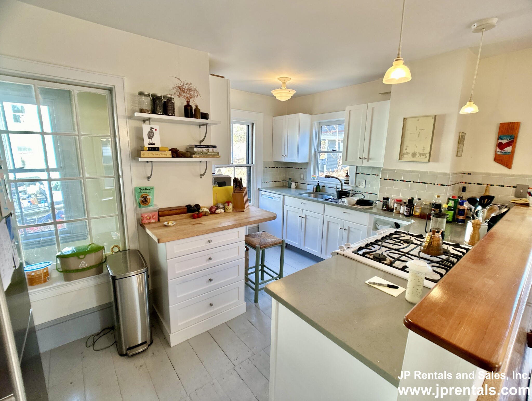 36 Alveston St, Jamaica Plain