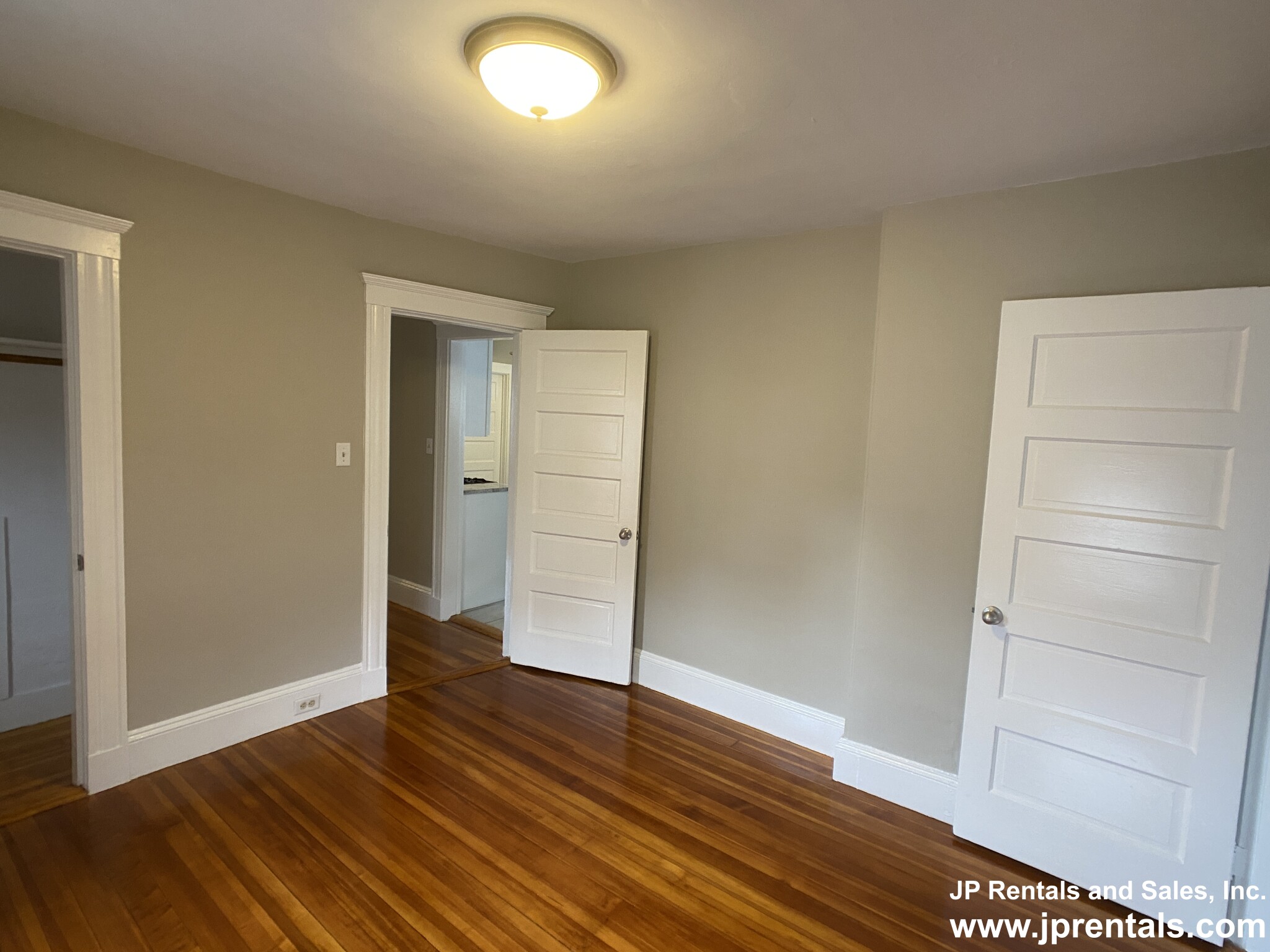 17 Lesher St, Roslindale