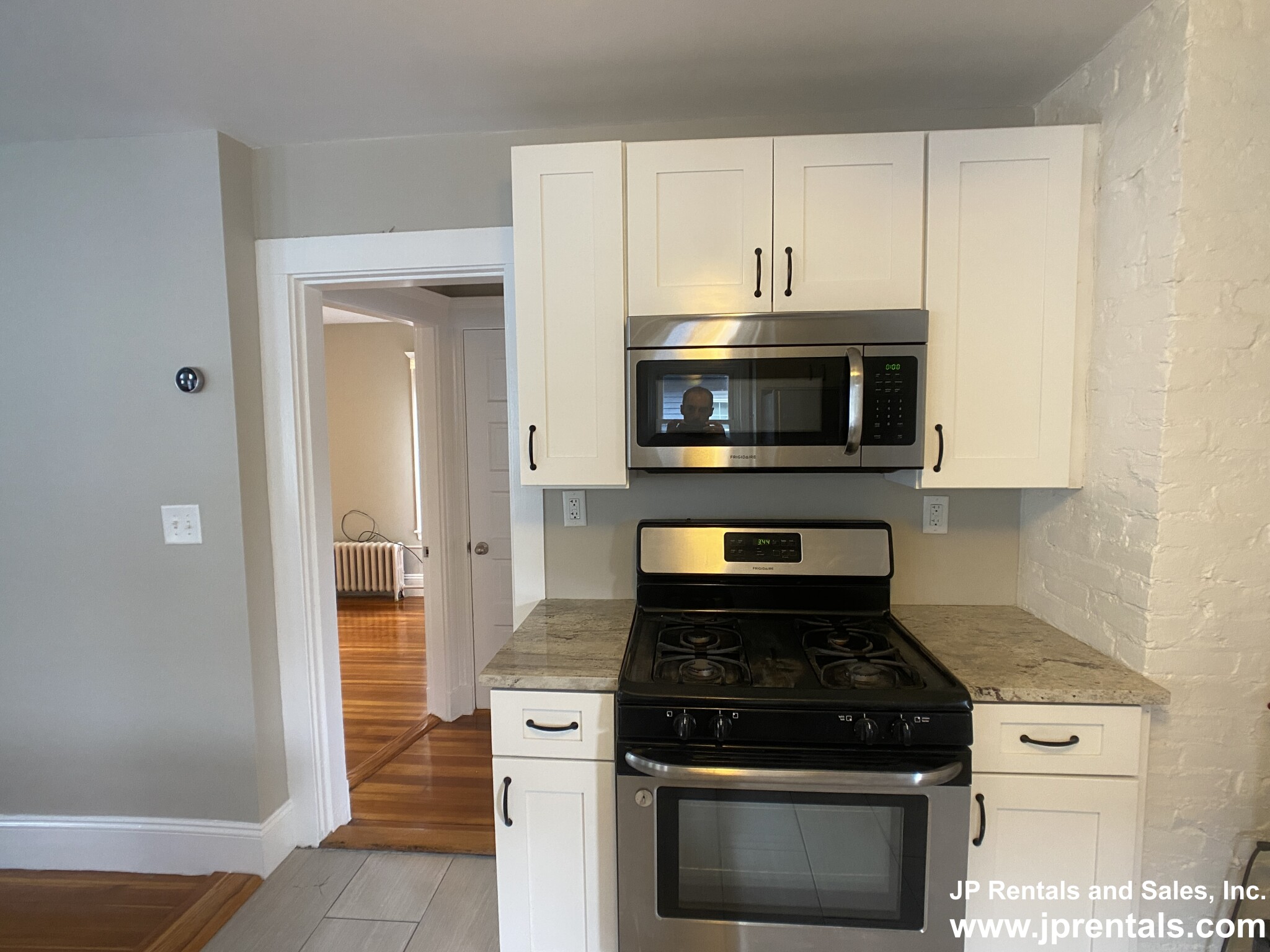 17 Lesher St, Roslindale