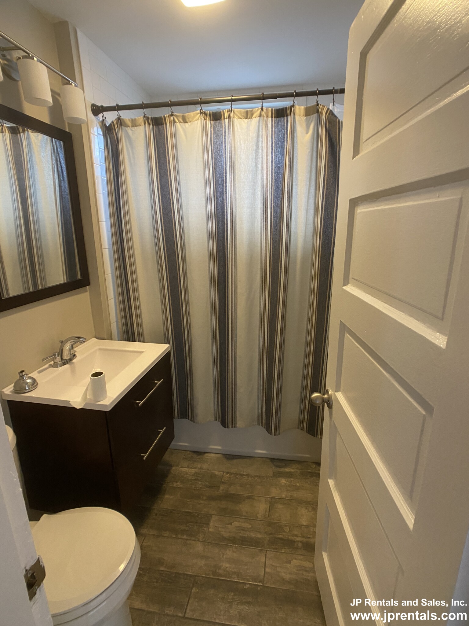 17 Lesher St, Roslindale