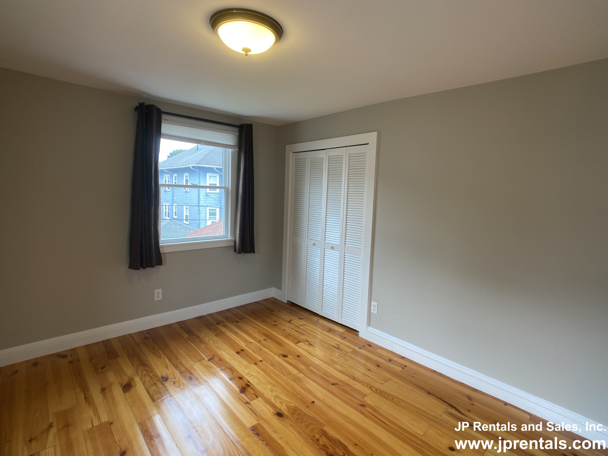 17 Lesher St, Roslindale