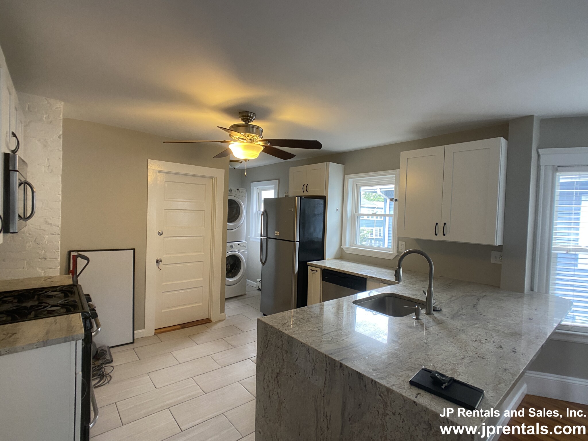 17 Lesher St, Roslindale