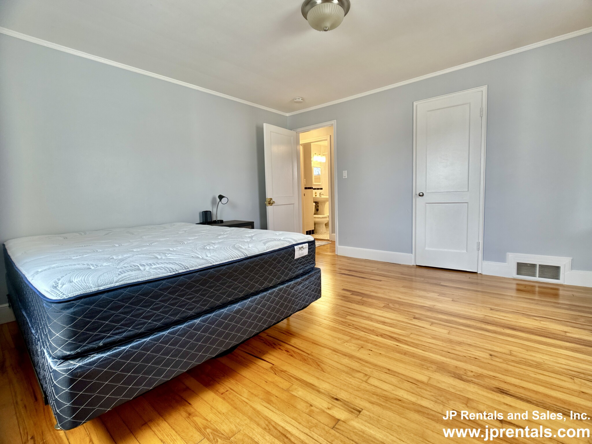 15 Paragon Rd, West Roxbury