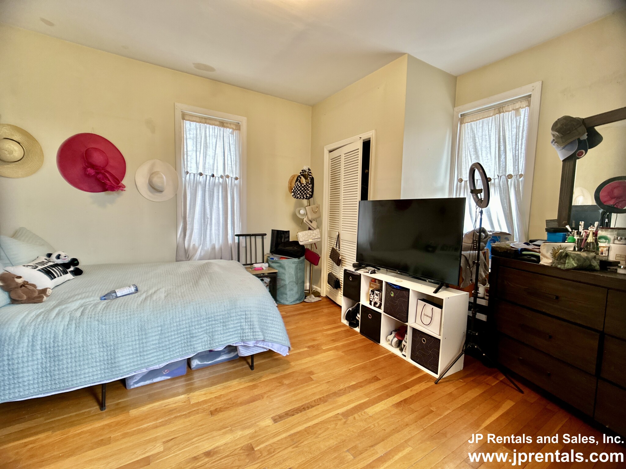 23 Clive St, Jamaica Plain