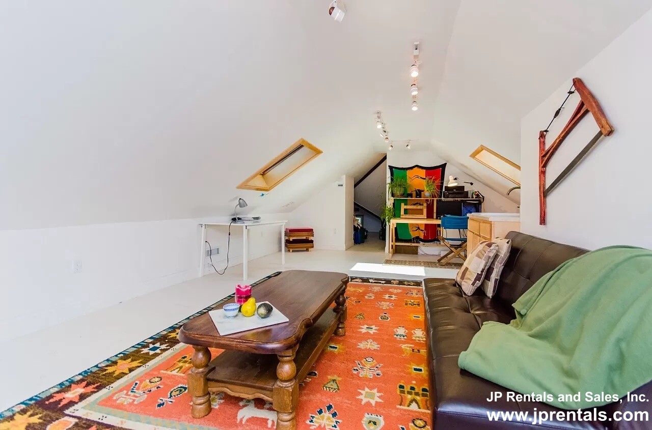 115 Williams St, Jamaica Plain