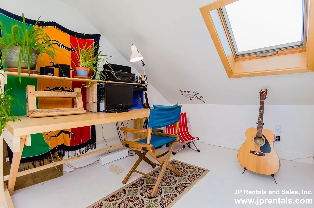 115 Williams St, Jamaica Plain