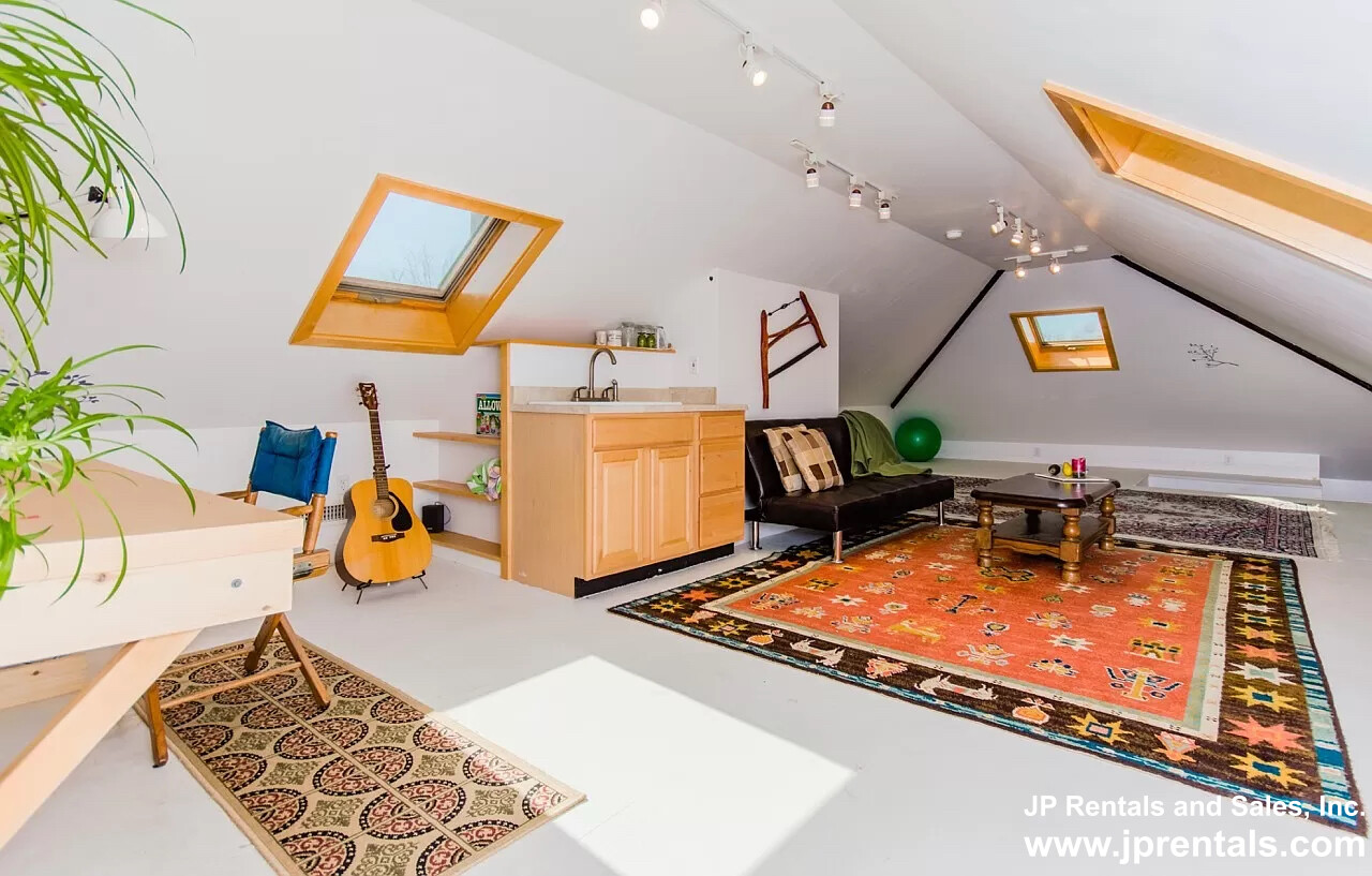 115 Williams St, Jamaica Plain