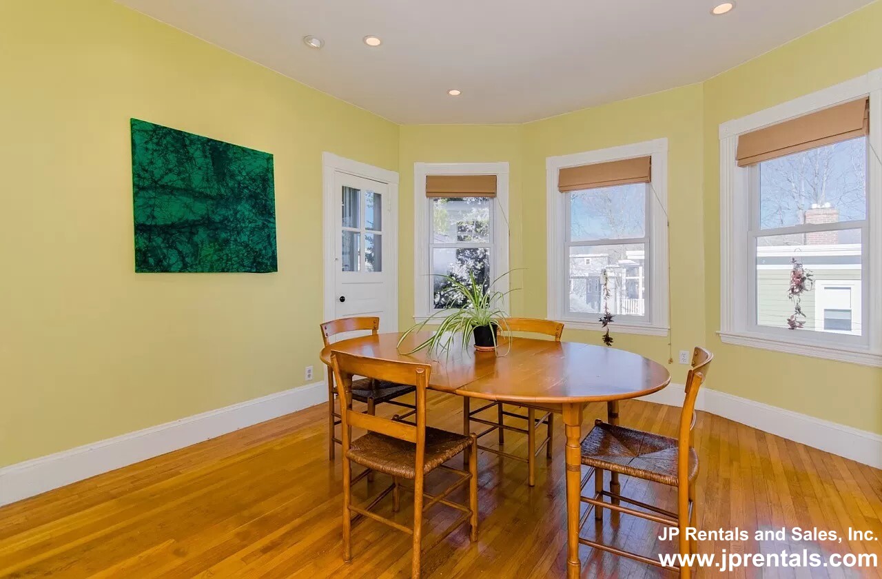 115 Williams St, Jamaica Plain