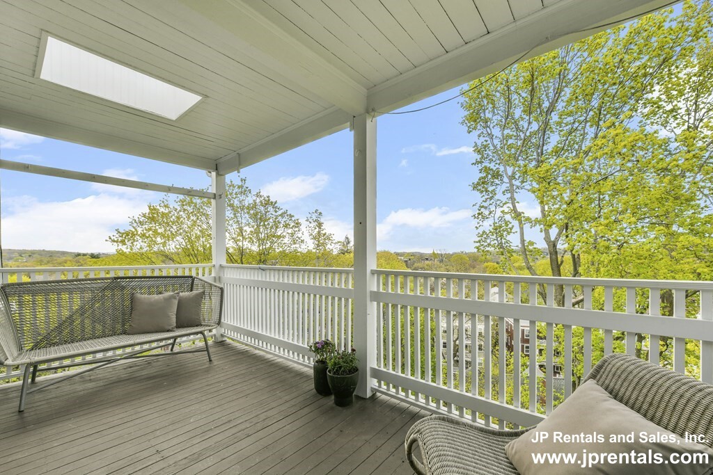 37 Oakview Ter, Jamaica Plain