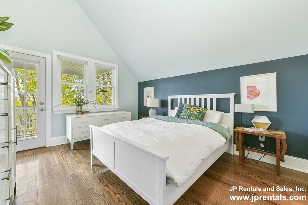 37 Oakview Ter, Jamaica Plain