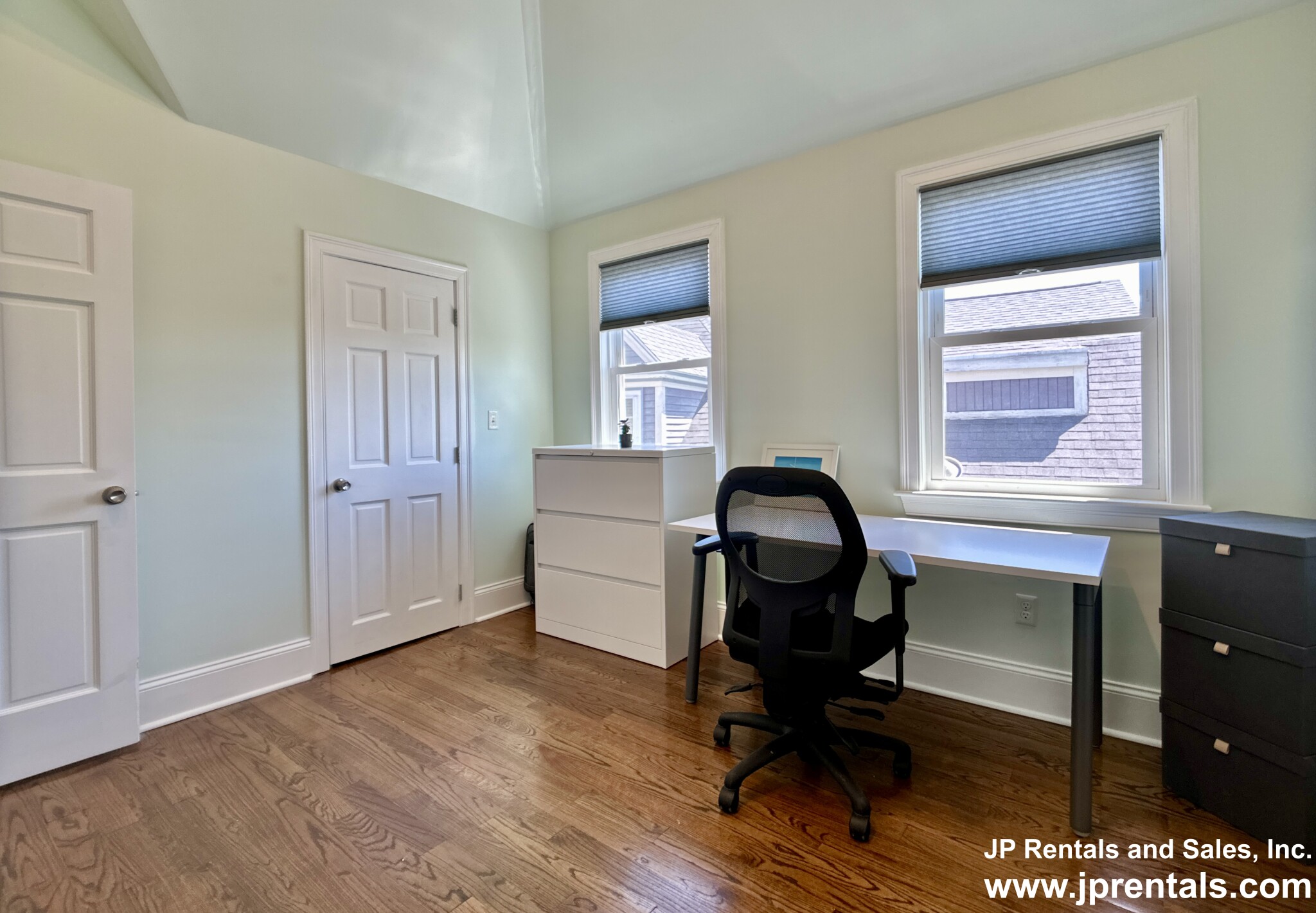 37 Oakview Ter, Jamaica Plain