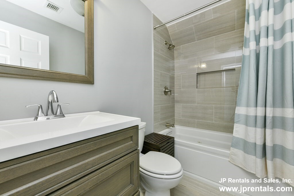 37 Oakview Ter, Jamaica Plain