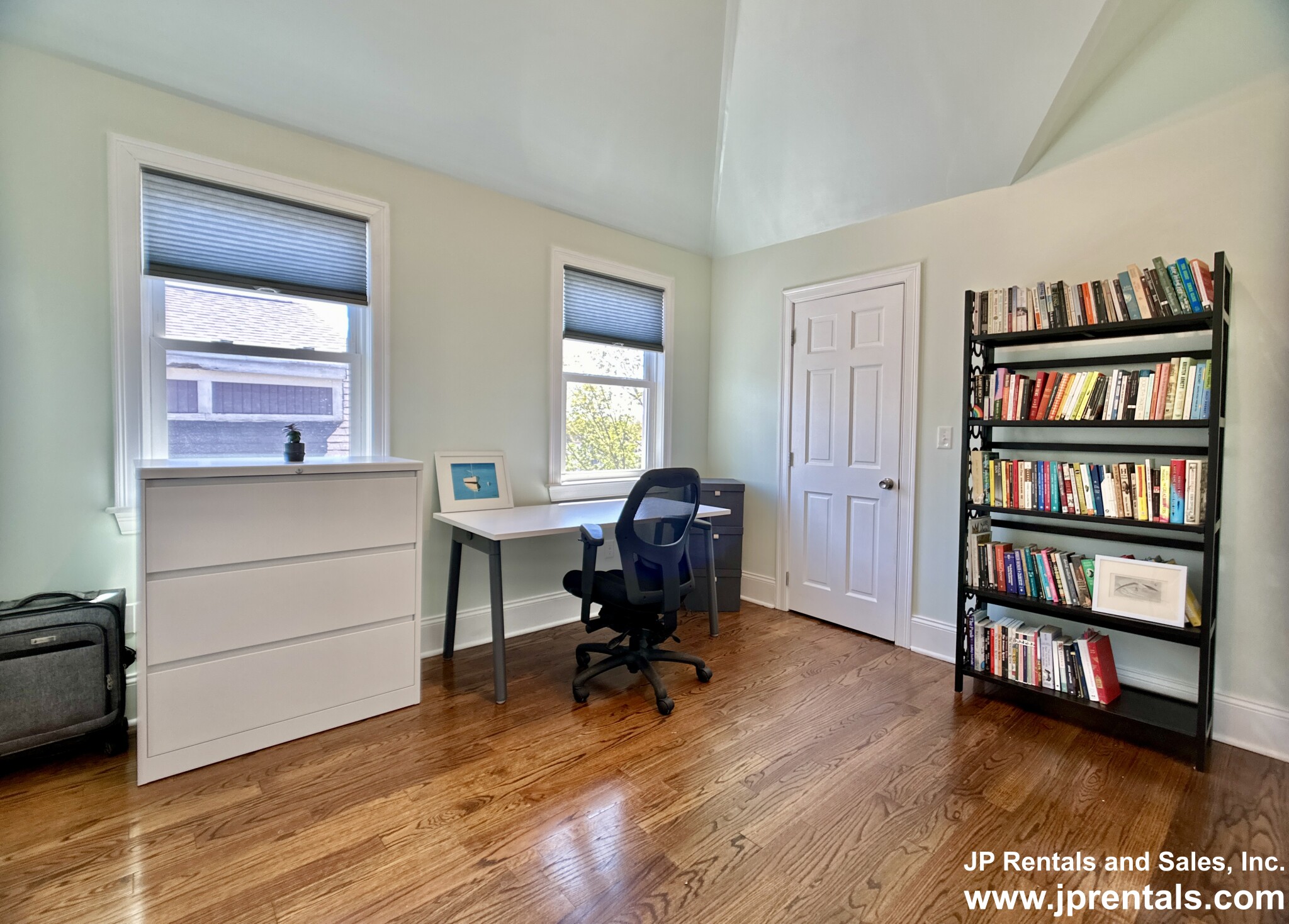 37 Oakview Ter, Jamaica Plain