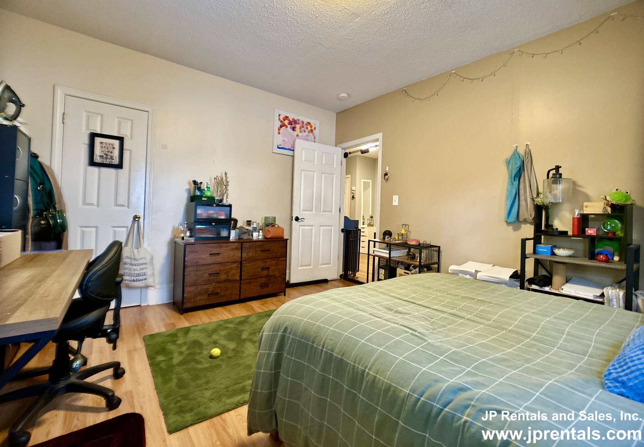 11 Estrella St, Jamaica Plain