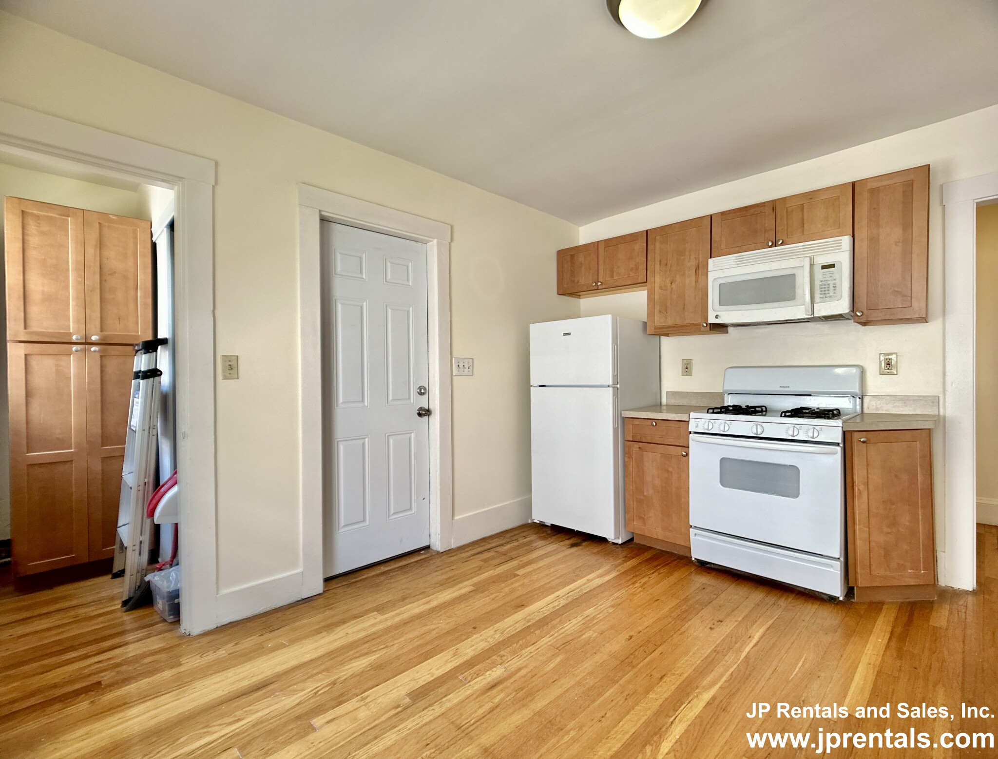 245 Belgrade Ave, Roslindale