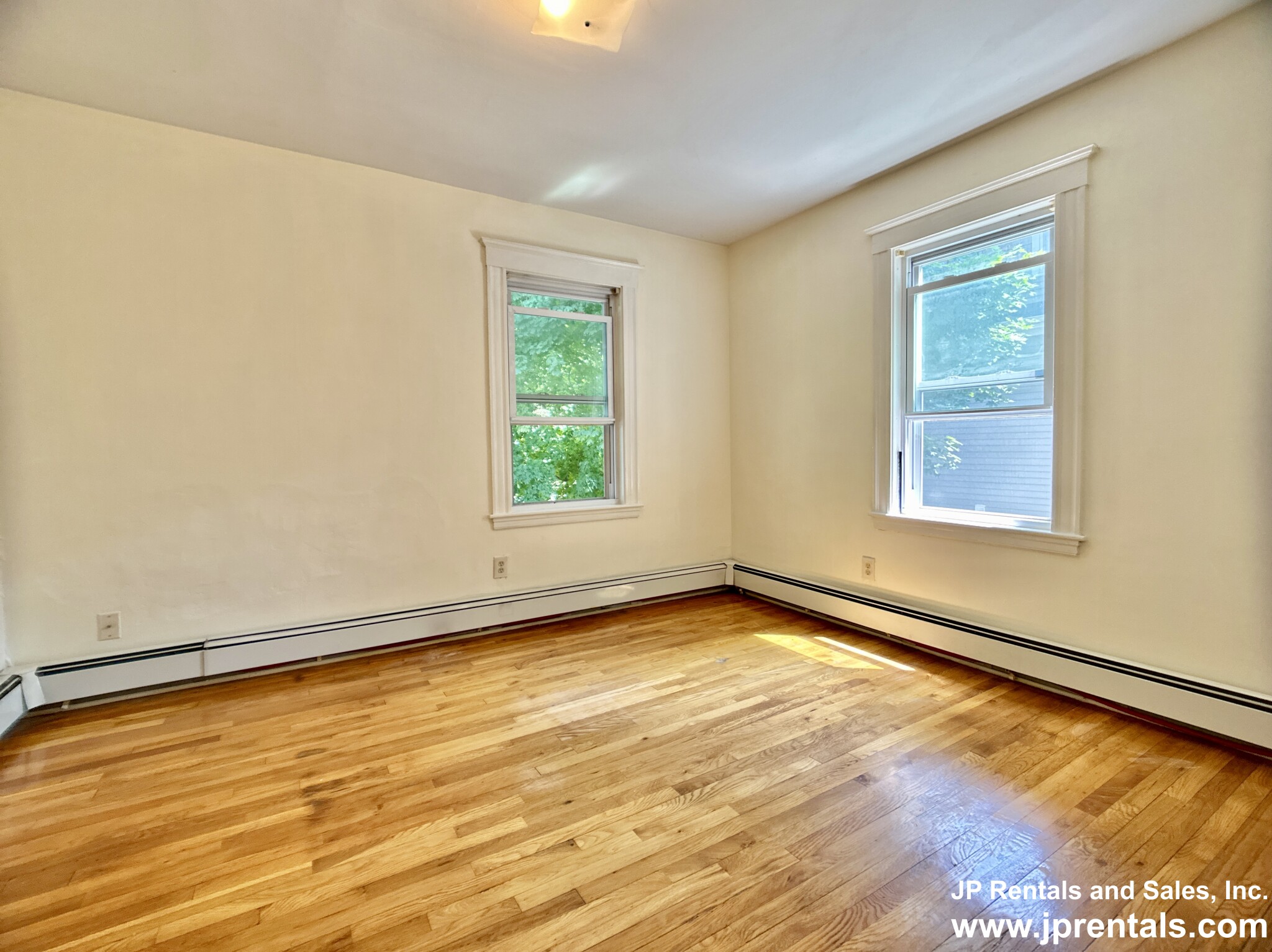 245 Belgrade Ave, Roslindale