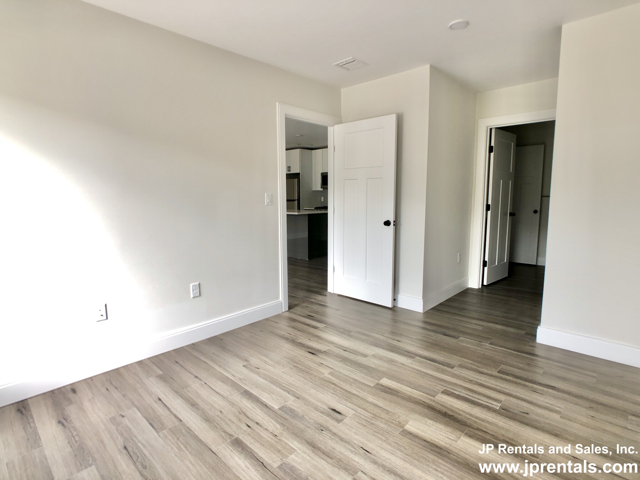 317 Belgrade Ave, Roslindale