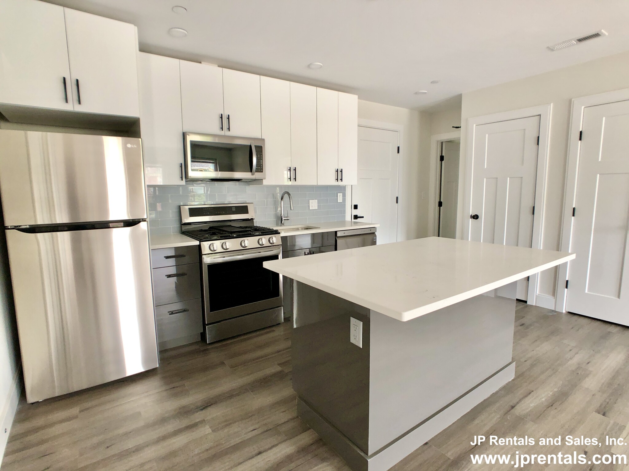 317 Belgrade Ave, Roslindale