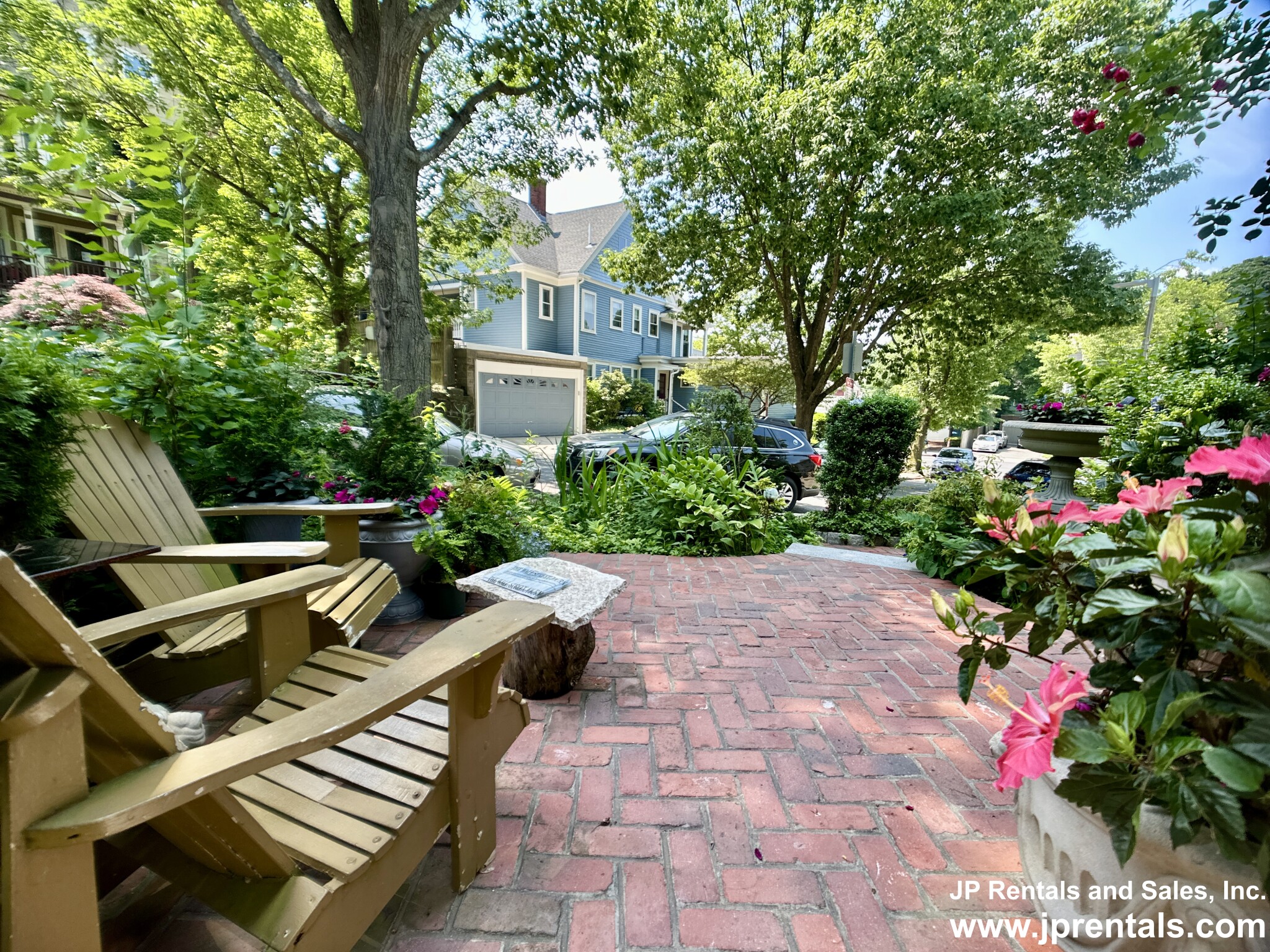 8 Oakview Ter, Jamaica Plain