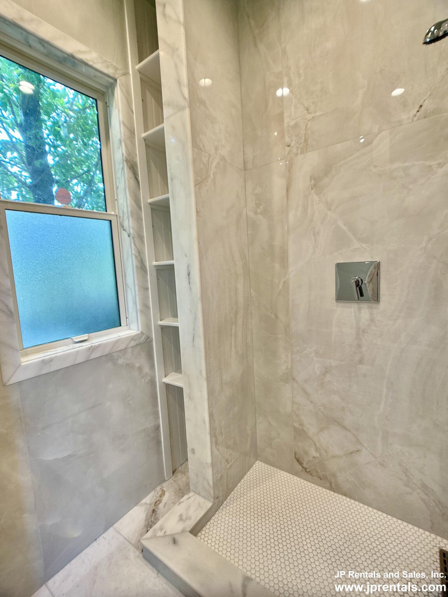 8 Oakview Ter, Jamaica Plain