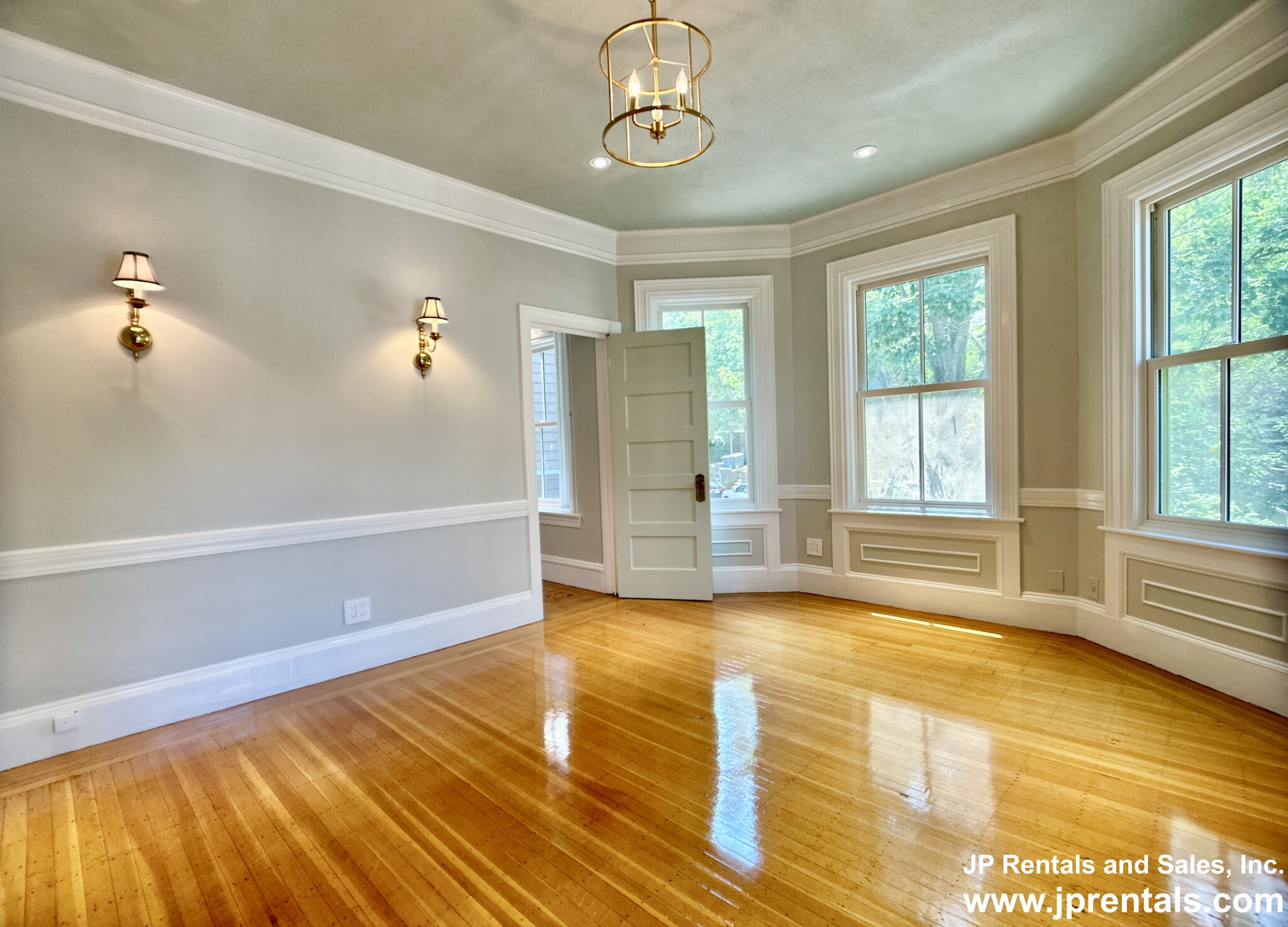 8 Oakview Ter, Jamaica Plain
