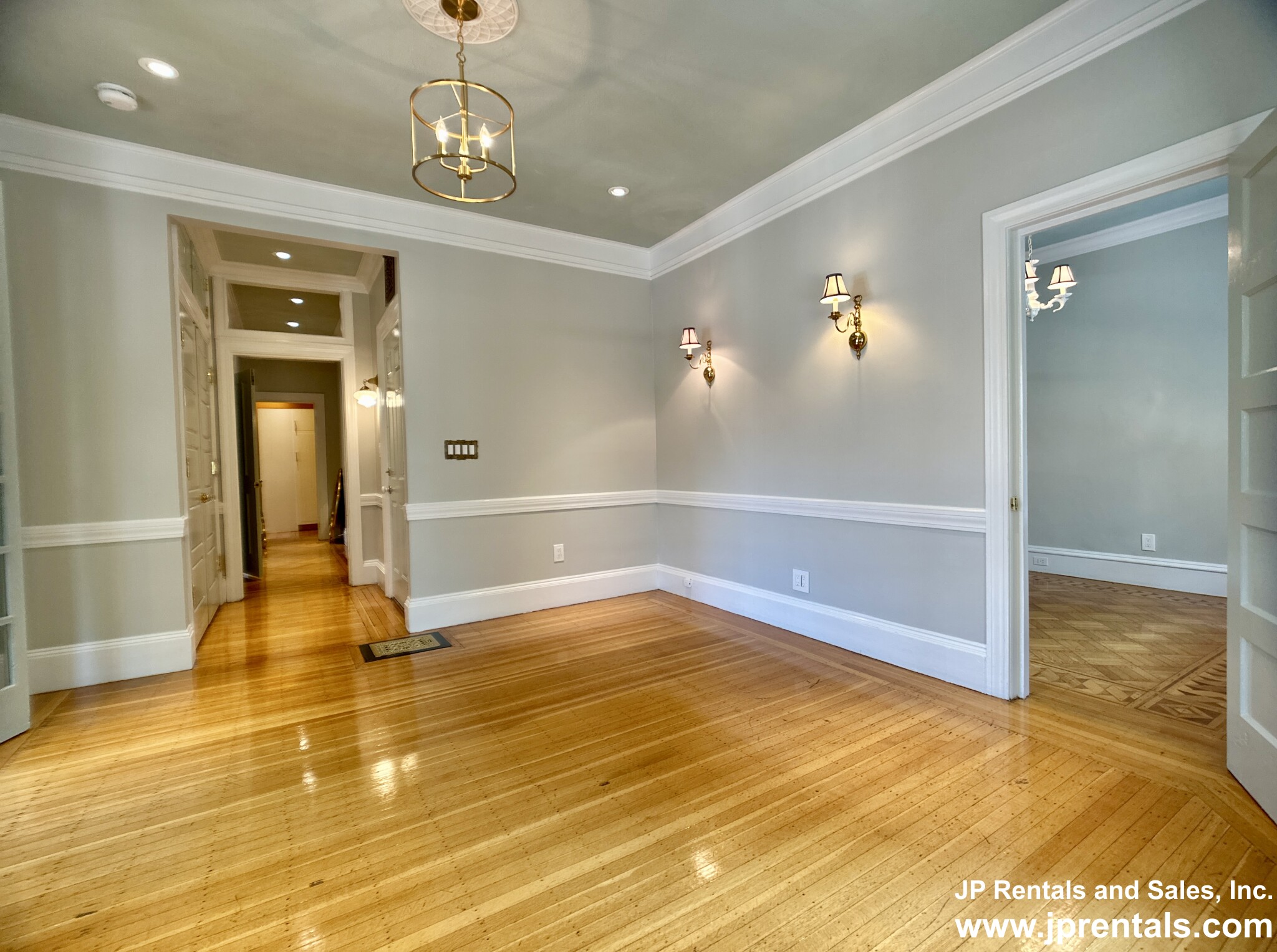 8 Oakview Ter, Jamaica Plain