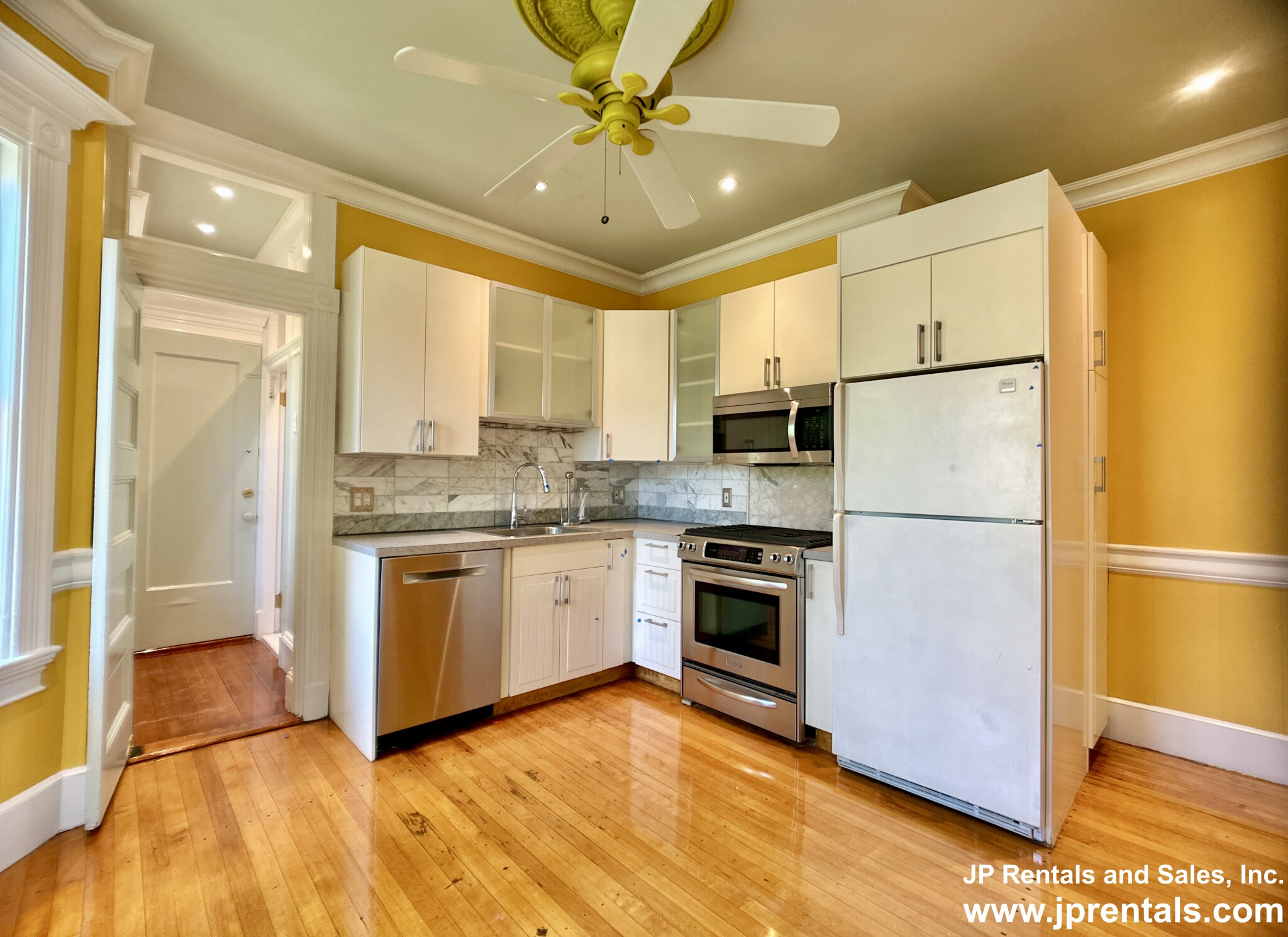 8 Oakview Ter, Jamaica Plain