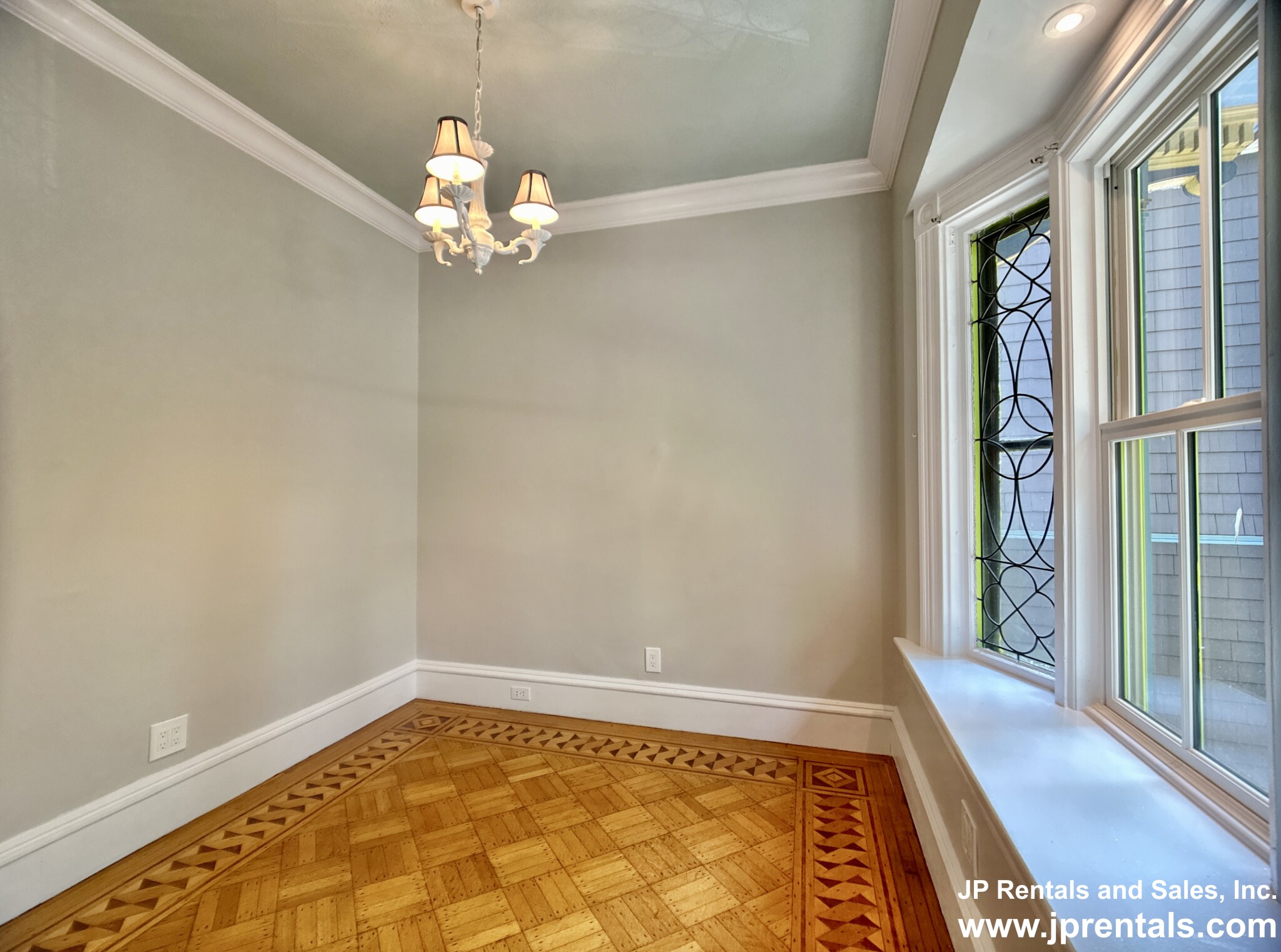 8 Oakview Ter, Jamaica Plain