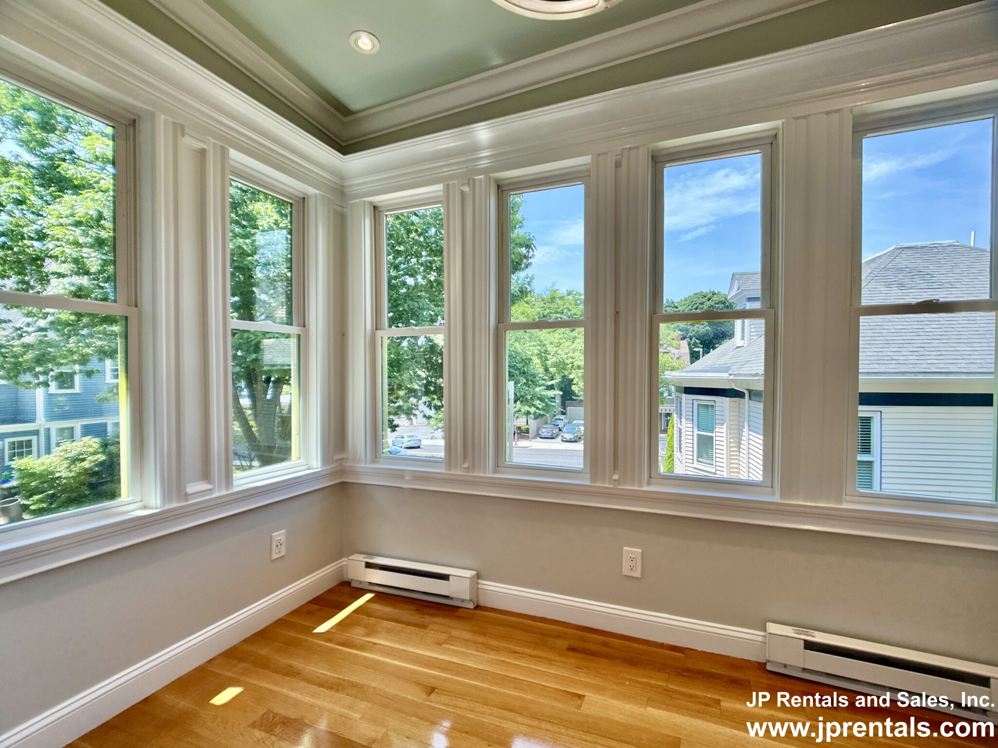 8 Oakview Ter, Jamaica Plain