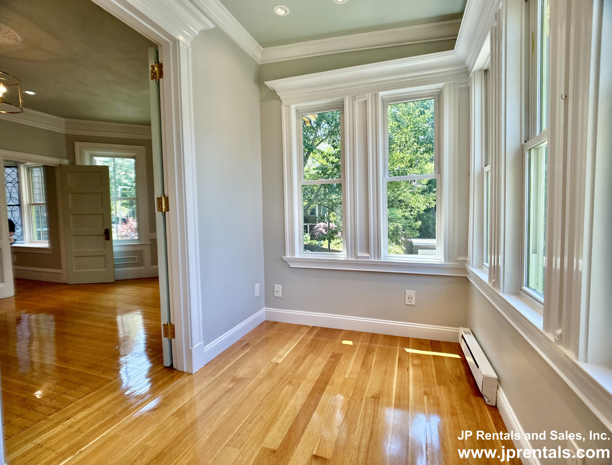8 Oakview Ter, Jamaica Plain