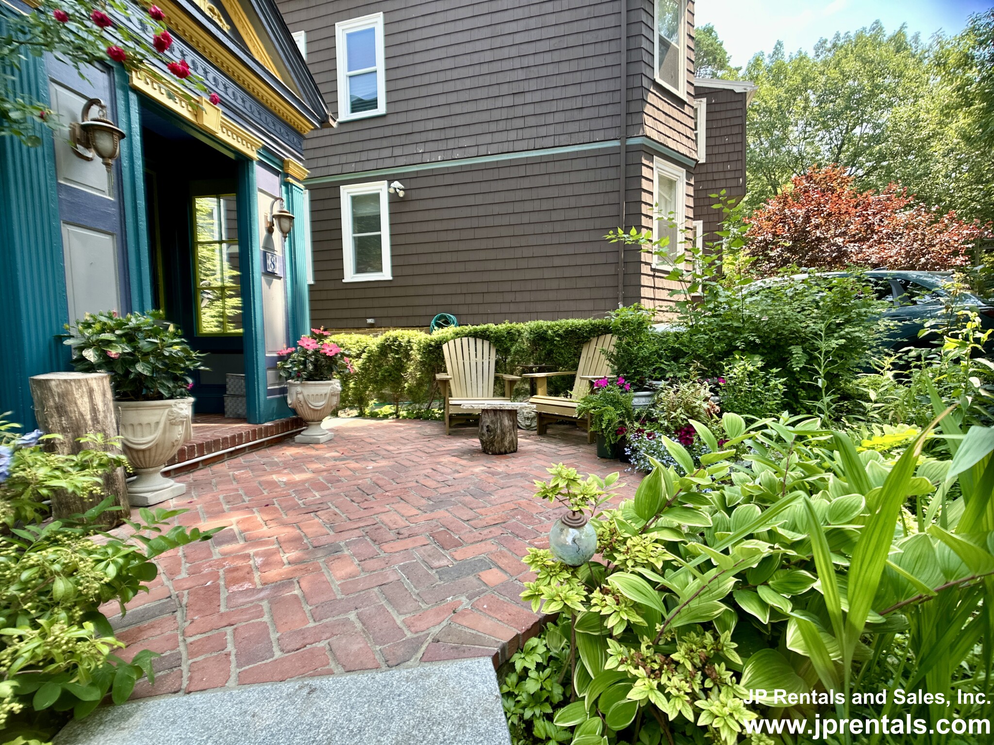 8 Oakview Ter, Jamaica Plain