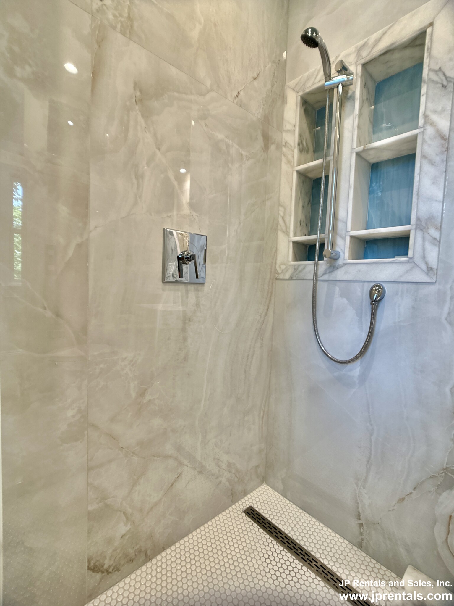 8 Oakview Ter, Jamaica Plain