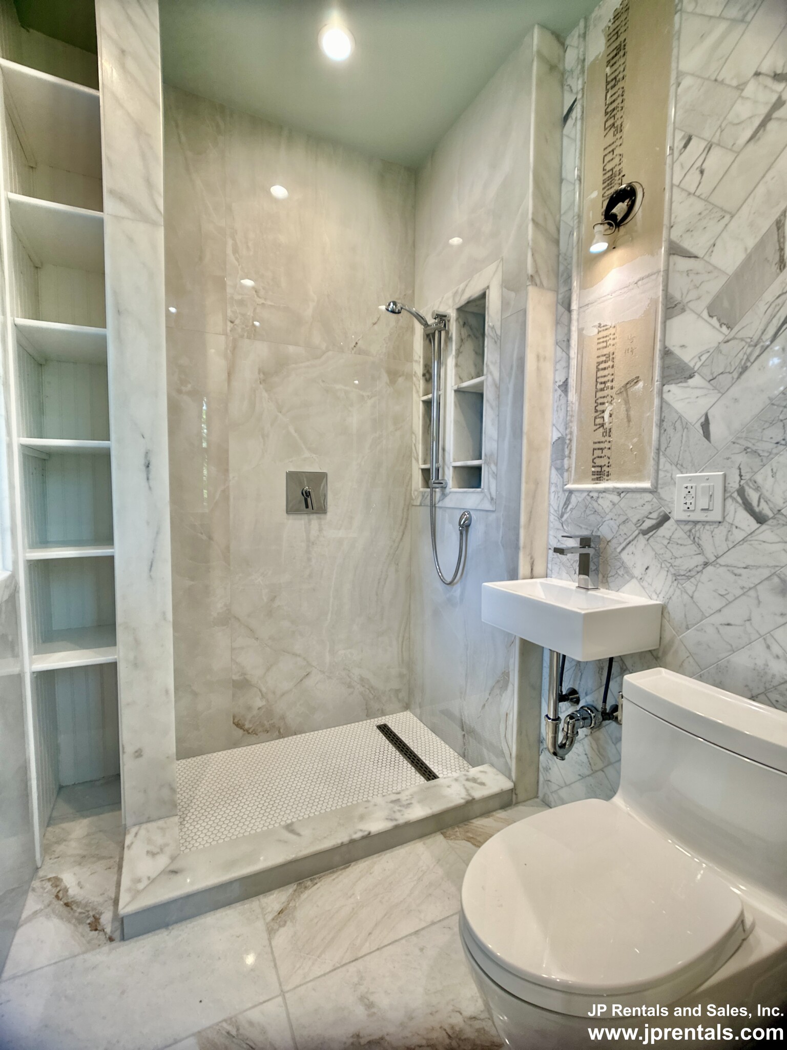 8 Oakview Ter, Jamaica Plain