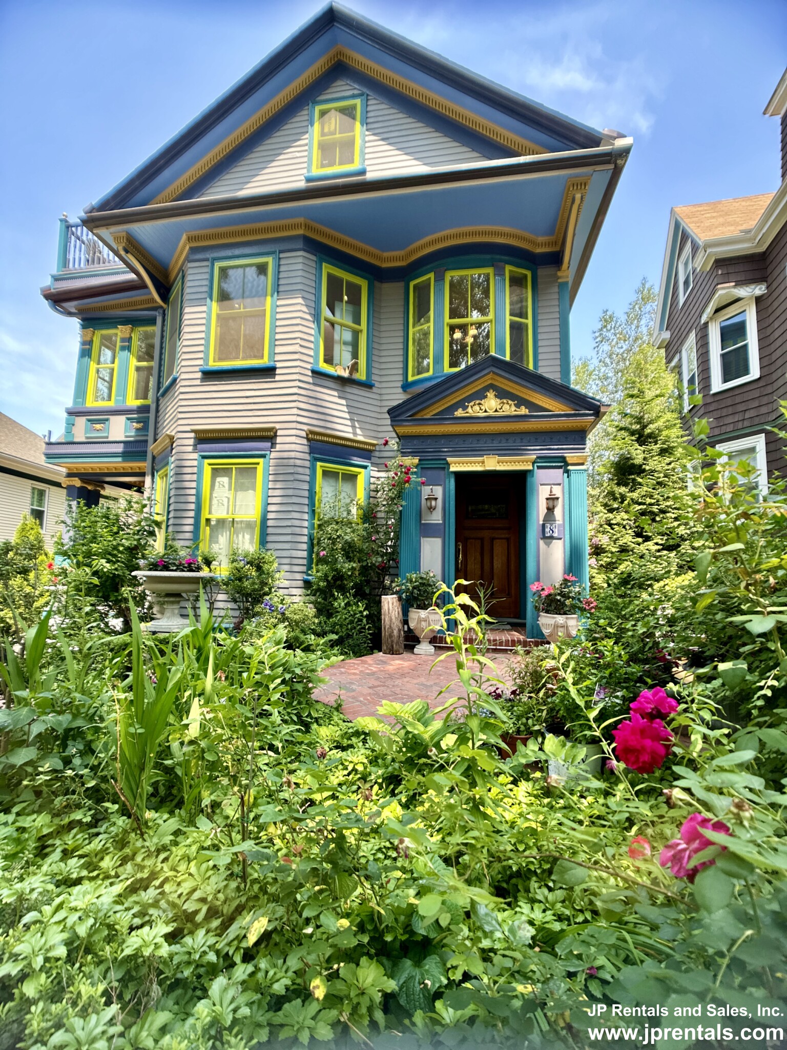 8 Oakview Ter, Jamaica Plain