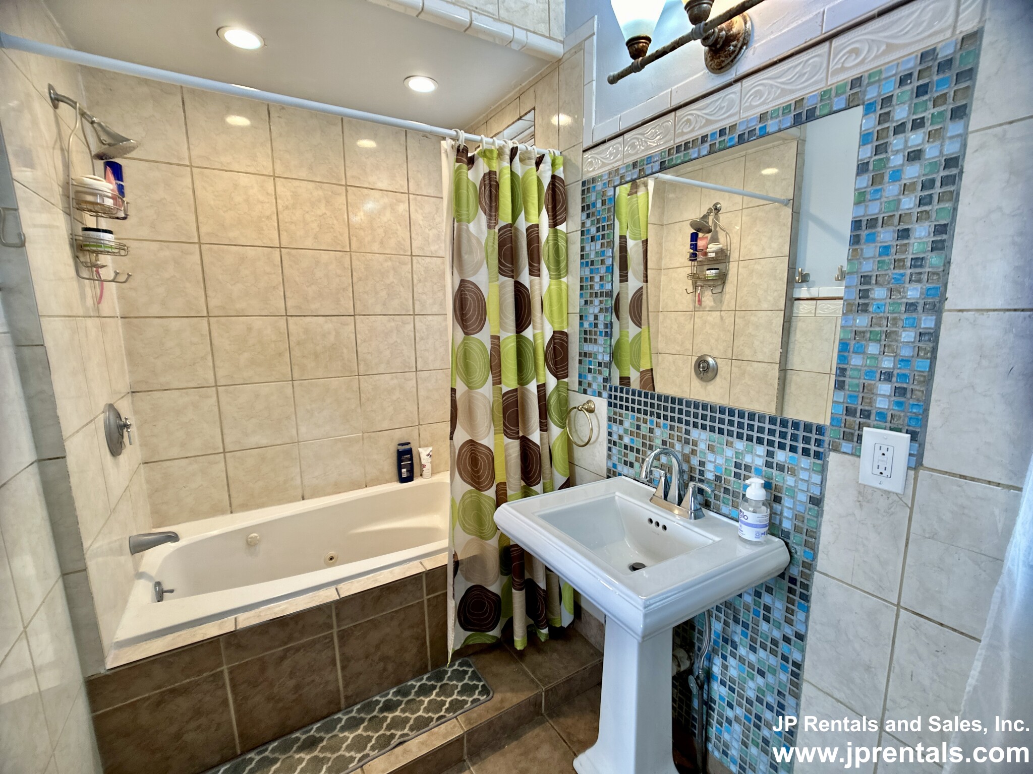 4 Nira Ave, Jamaica Plain