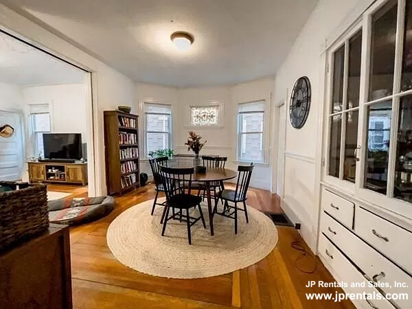 287 Chestnut Ave, Jamaica Plain