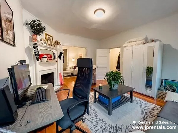 287 Chestnut Ave, Jamaica Plain