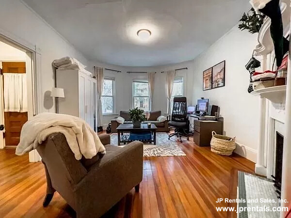 287 Chestnut Ave, Jamaica Plain