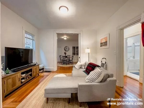 287 Chestnut Ave, Jamaica Plain