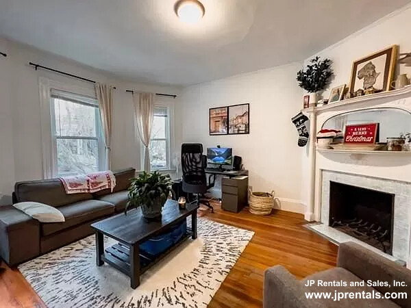 287 Chestnut Ave, Jamaica Plain