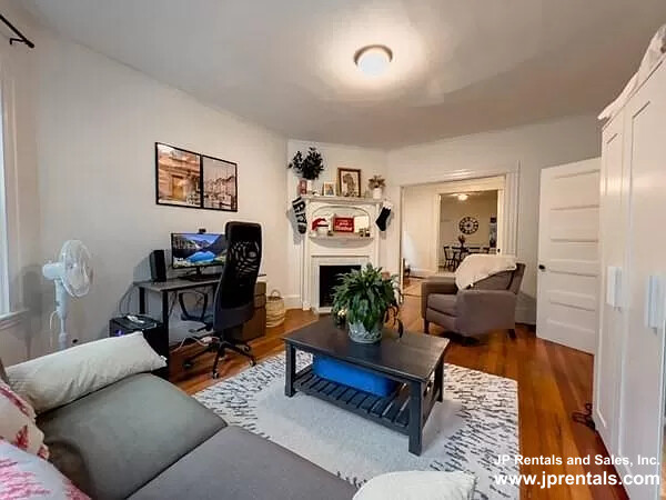 287 Chestnut Ave, Jamaica Plain