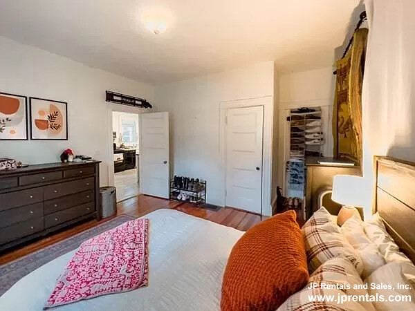 287 Chestnut Ave, Jamaica Plain