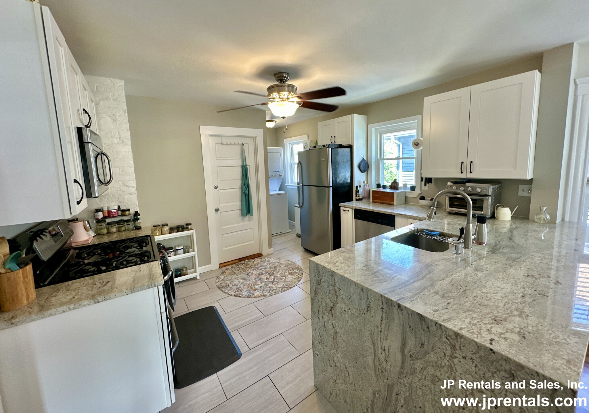 17 Lesher St, Roslindale