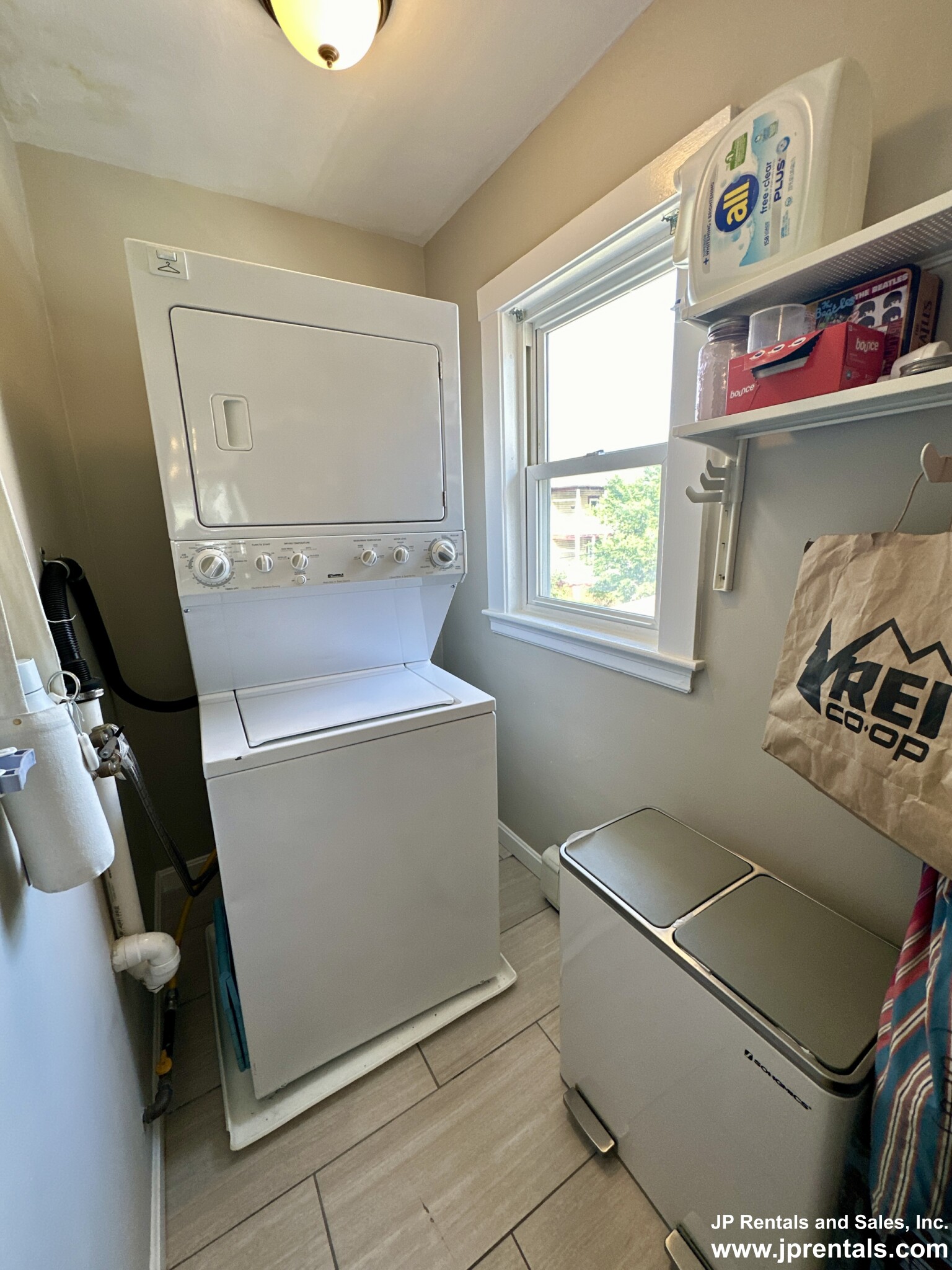 17 Lesher St, Roslindale