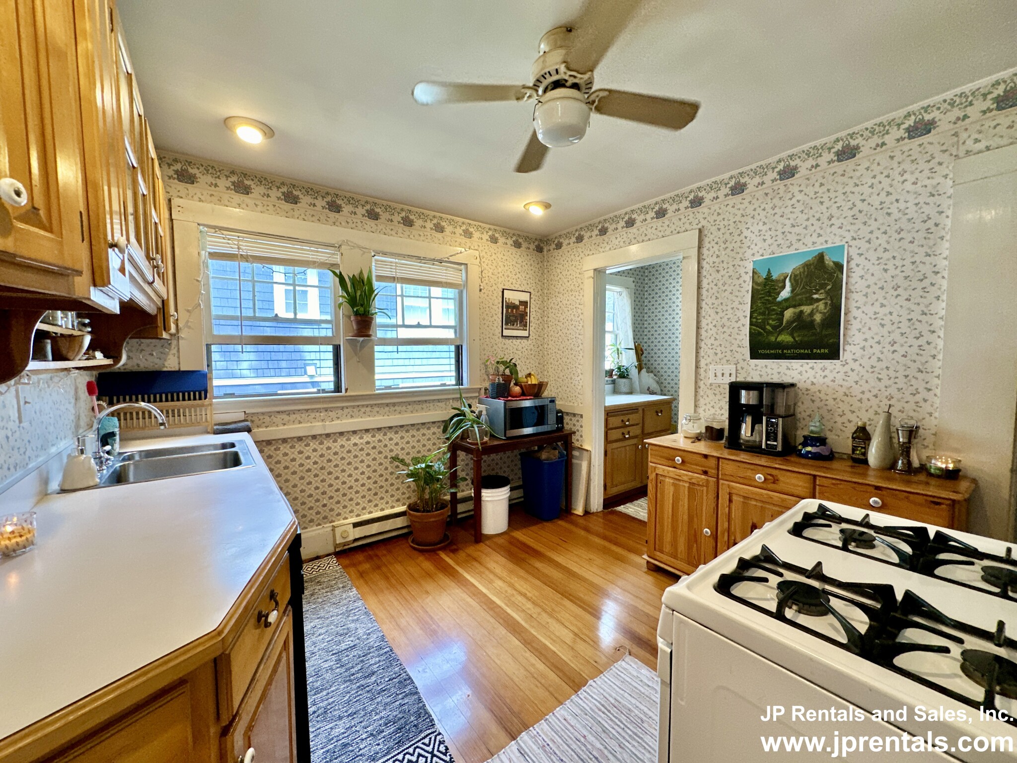 17 Goodway Rd, Jamaica Plain