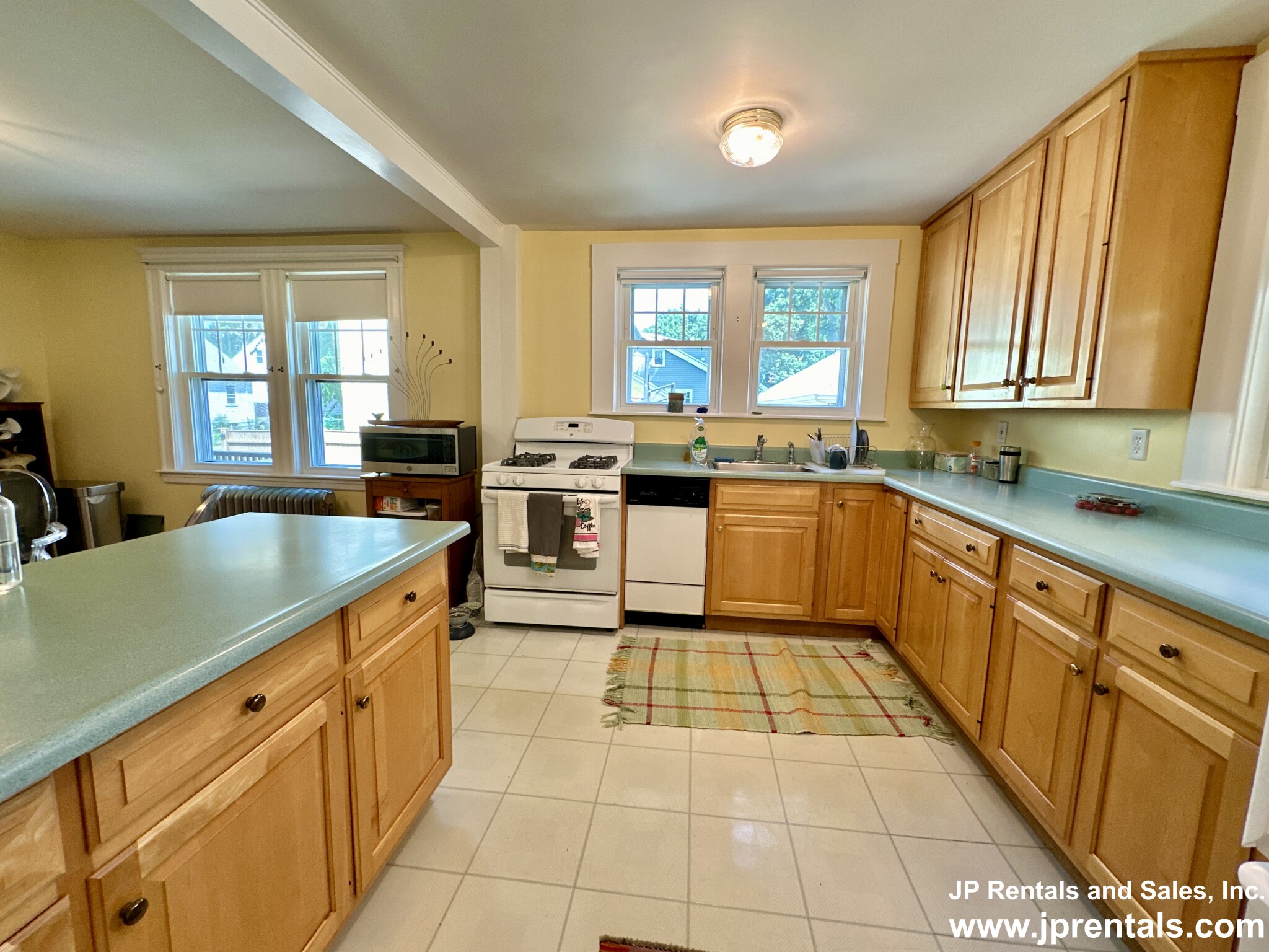 92 Bourne Rd, Jamaica Plain