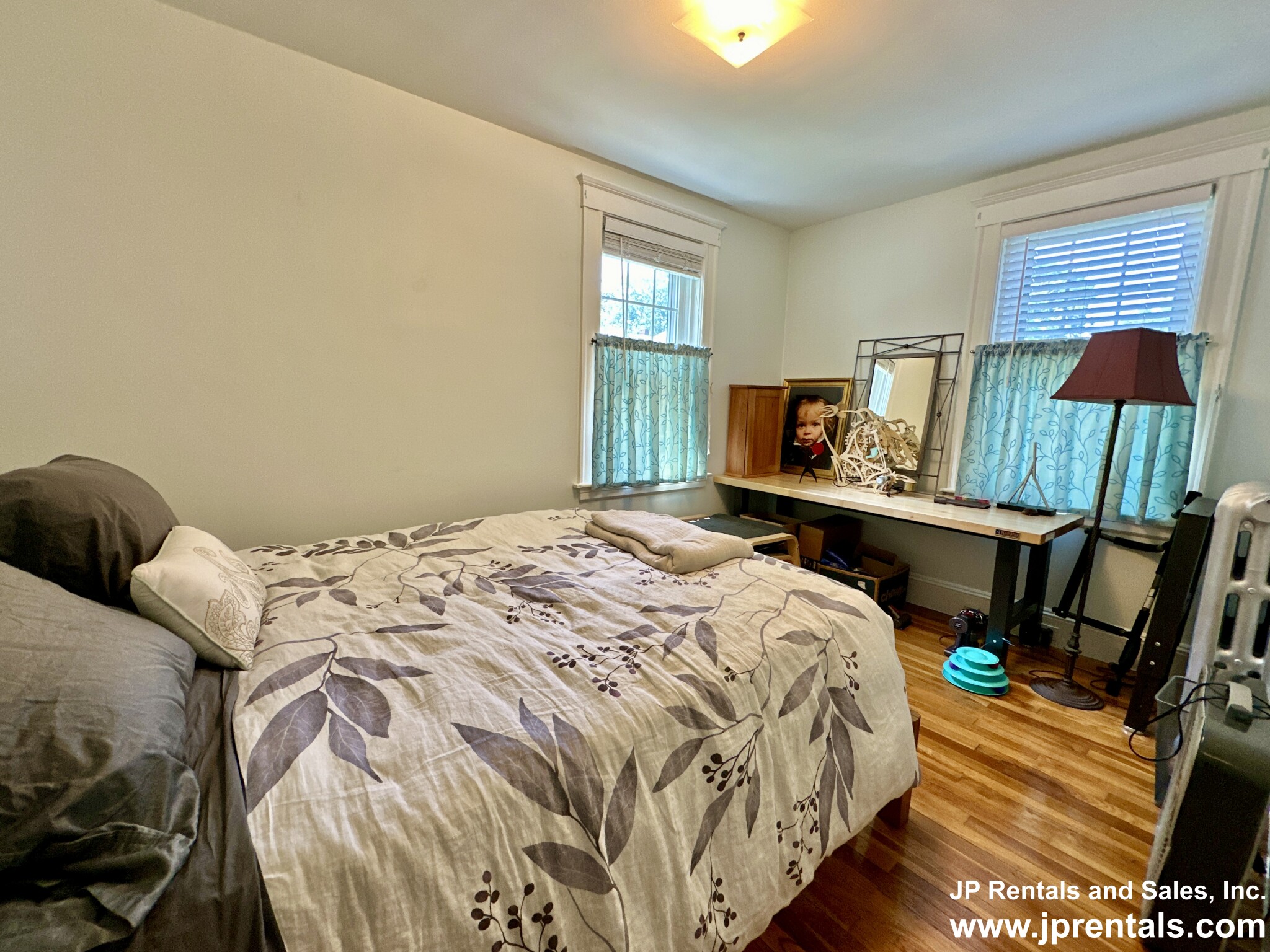 92 Bourne Rd, Jamaica Plain