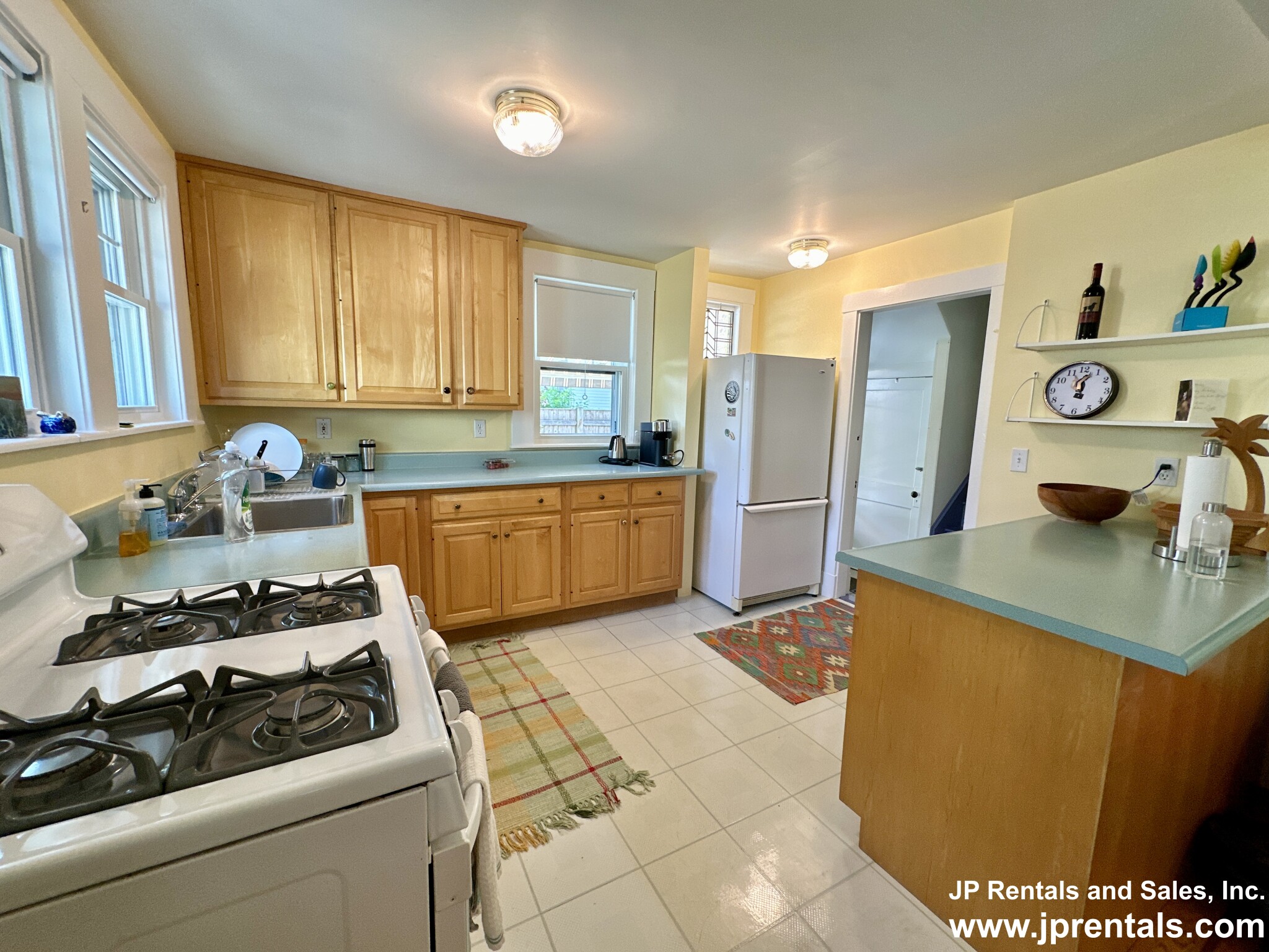 92 Bourne Rd, Jamaica Plain