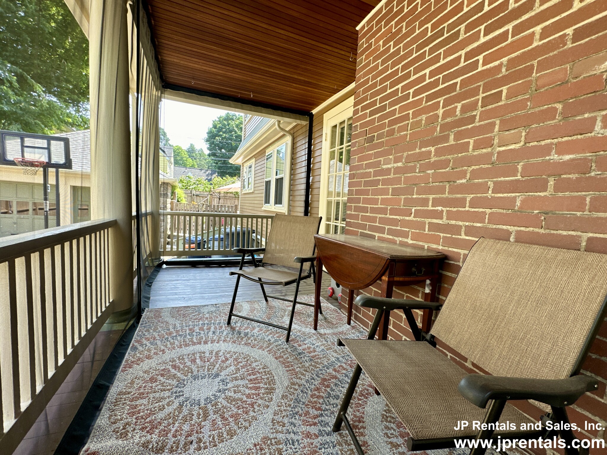 92 Bourne Rd, Jamaica Plain